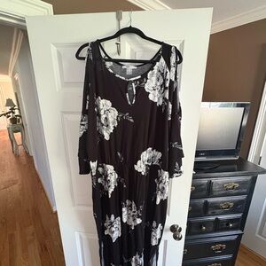 Floral Black and White Women's Maxi